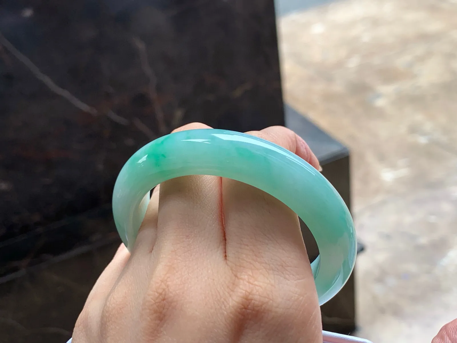 带色手镯
细腻清爽 52.5/12/9mm