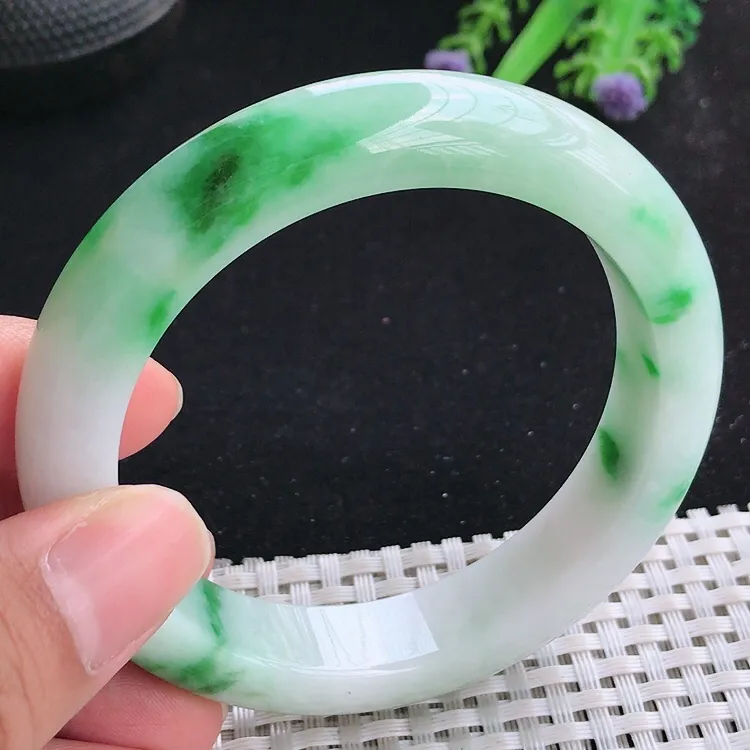 自然光58.5/13/9.4老坑精美温润飘阳绿手镯翡翠玉镯收藏美人镯