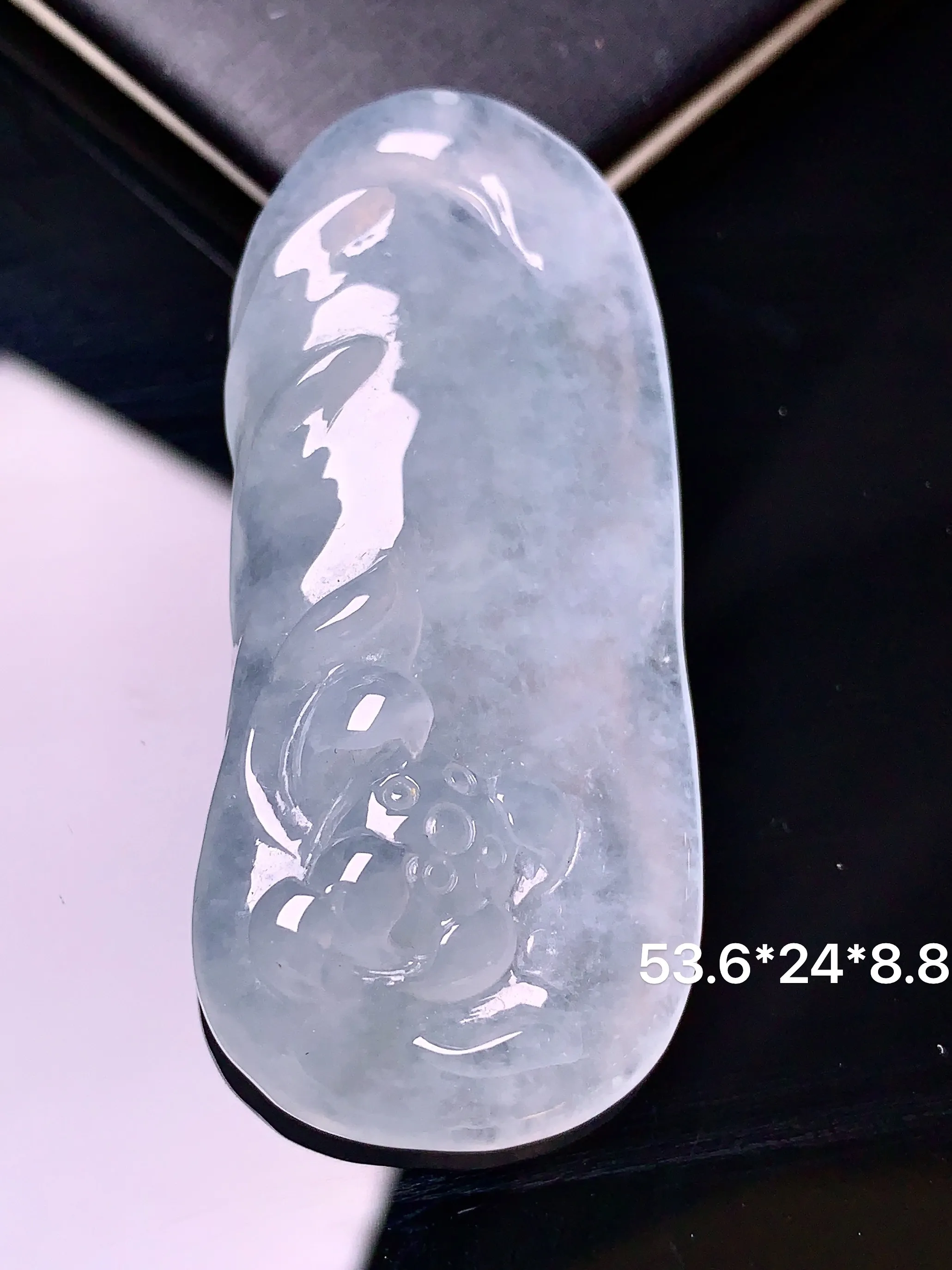 冰种莲花吊坠 玉质细腻 色泽艳丽 整体尺寸53.6*24*8.8