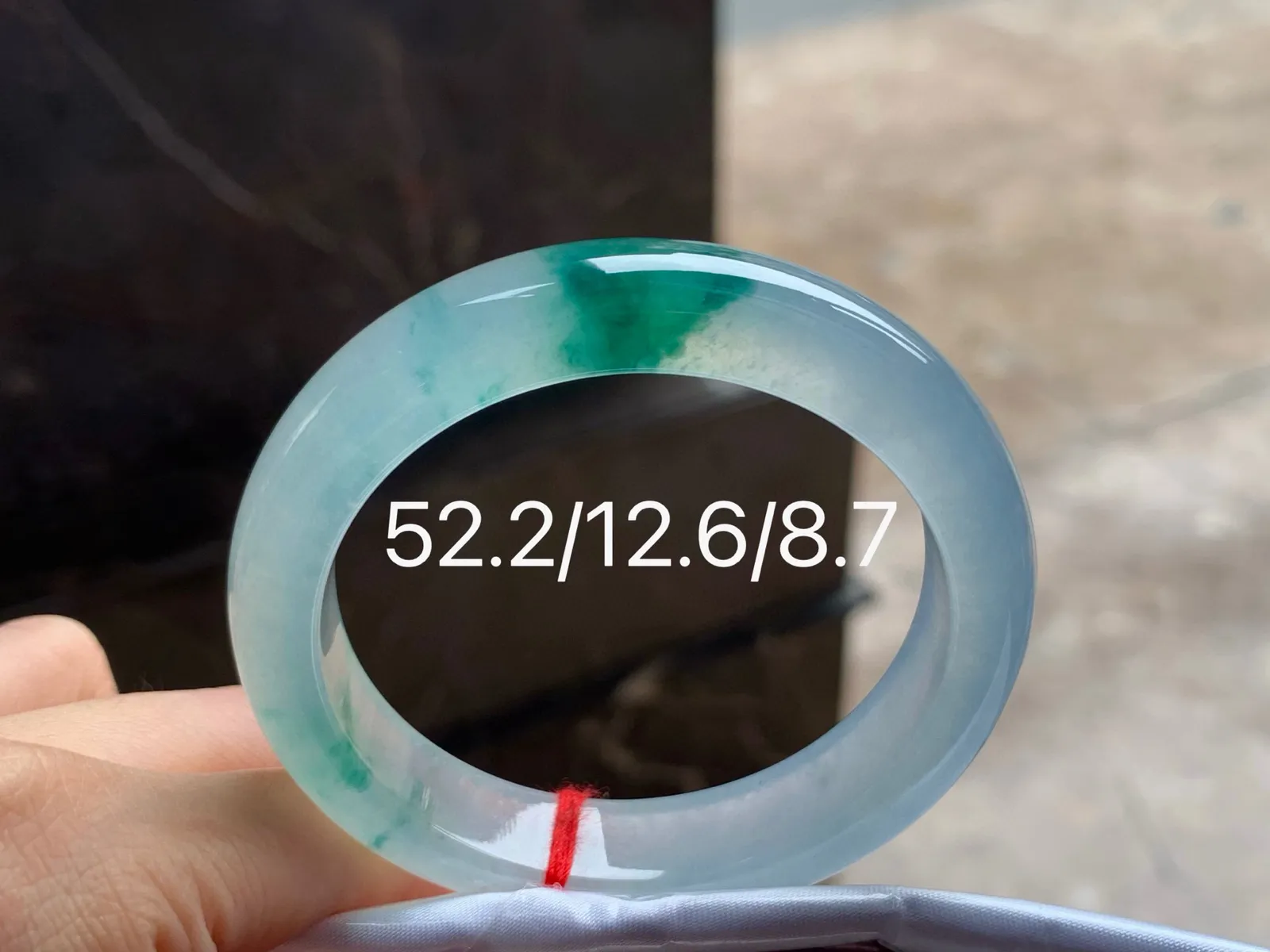 冰种飘花手镯
种老52.2/12.6/8.7mm