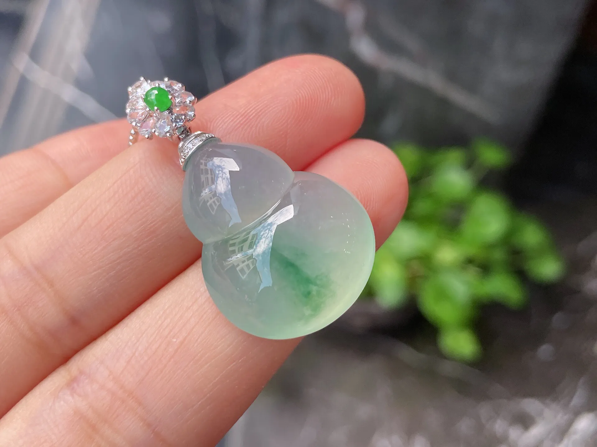冰种飘花葫芦吊坠 尺寸26.7-20.4-8.9毫米