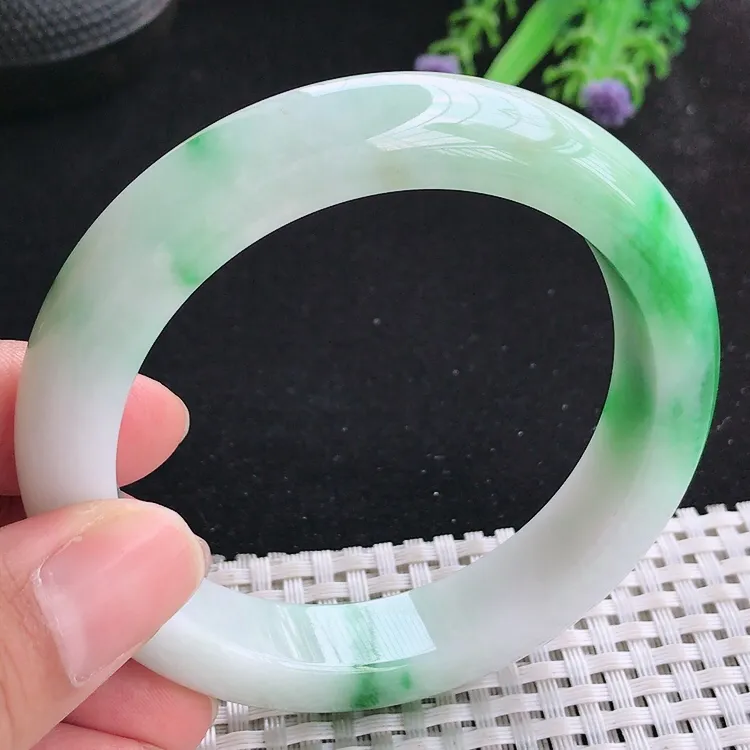 自然光58.5/13/9.4老坑精美温润飘阳绿手镯翡翠玉镯收藏美人镯
