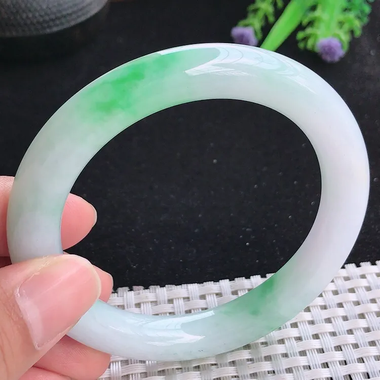 自然光56/9.9/10.2老坑秀气冰润飘阳绿圆条手镯翡翠玉镯收藏美人镯