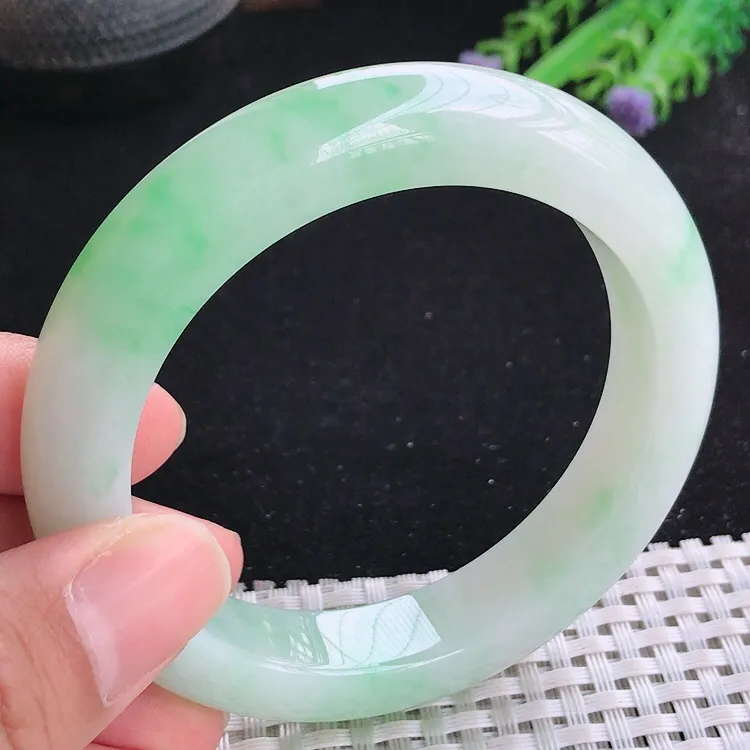 自然光57.5/12.3/9.5老坑冰胶水灵翠绿色手镯翡翠玉镯收藏美人镯