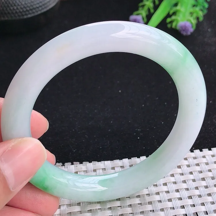 自然光56/9.9/10.2老坑秀气冰润飘阳绿圆条手镯翡翠玉镯收藏美人镯