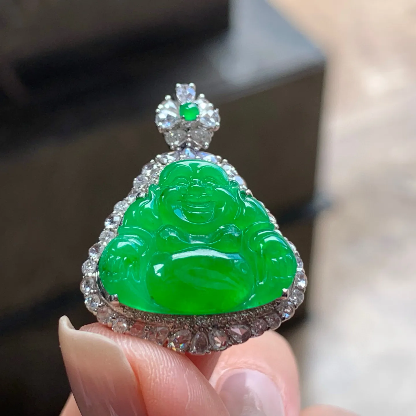 冰种阳绿坐佛
种老 真金镶嵌