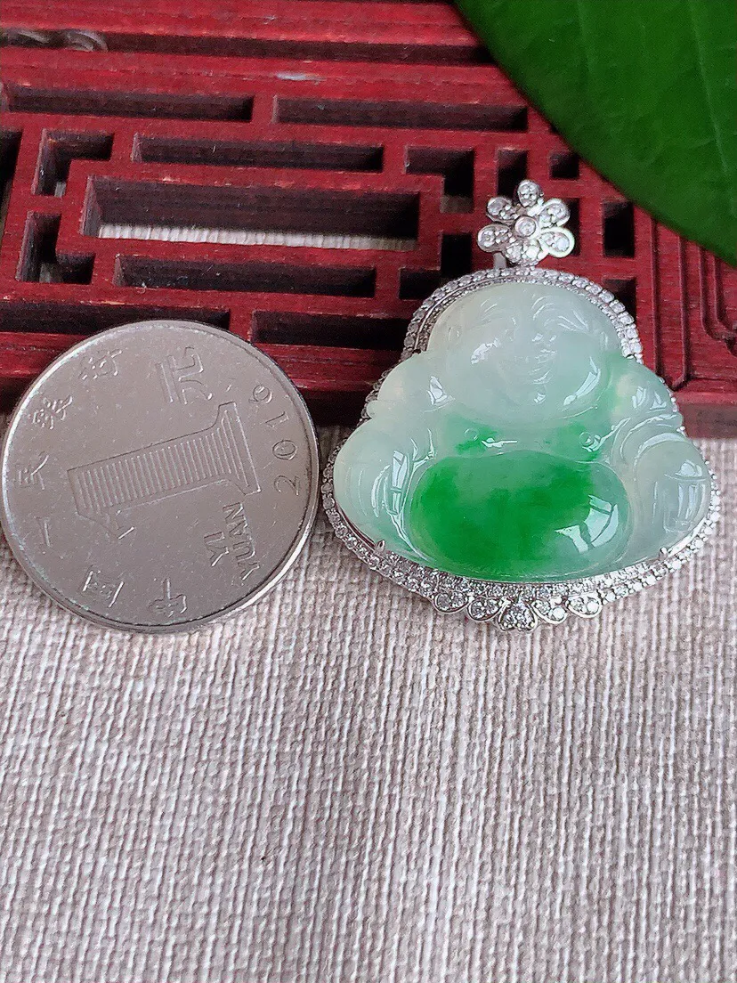 a货翡翠老坑冰种18K金伴钻镶嵌飘阳绿佛公吊坠 尺寸35×29.8×10.2裸石22.4×27.3mm 重量10.22g 0703