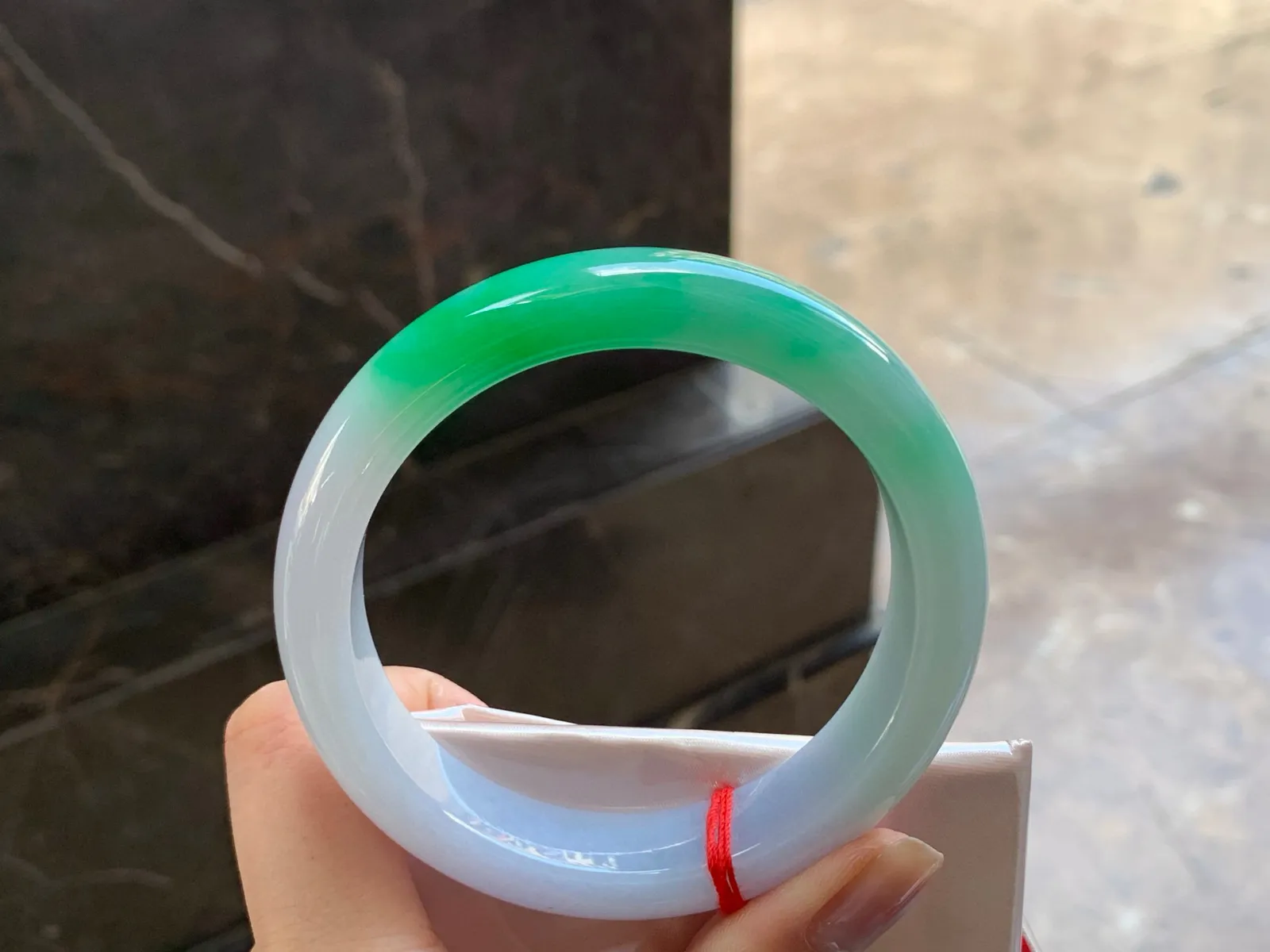 阳绿手镯
细腻56.6/13.5/8.8mm