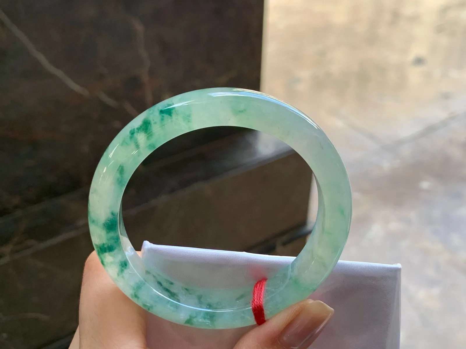 冰飘花手镯
清爽52.4/10.7/8mm