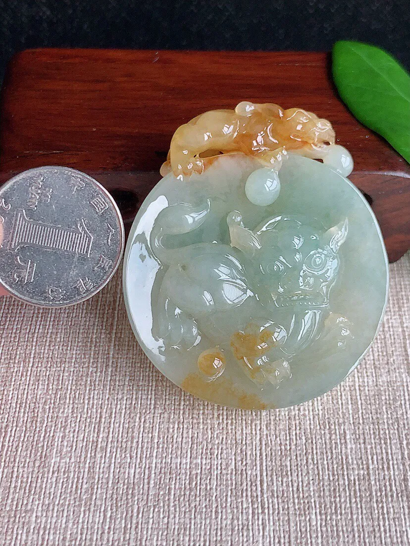 a货翡翠老坑冰种飘黄翡招财貔貅吊坠 尺寸54.5×46.2×12.5mm 重量57.93g 0703