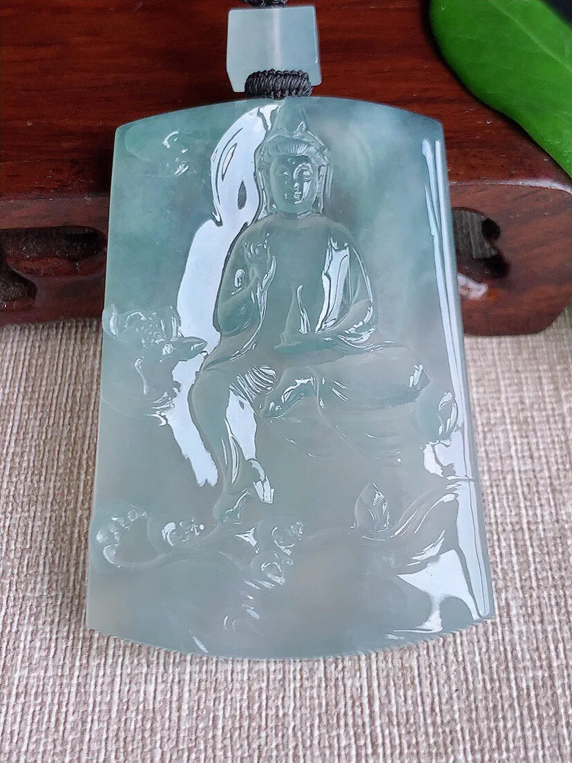 a货翡翠老坑冰种晴水一刀切自在观音吊坠 尺寸59.5×40.7×5.6mm 重量38.40g 070