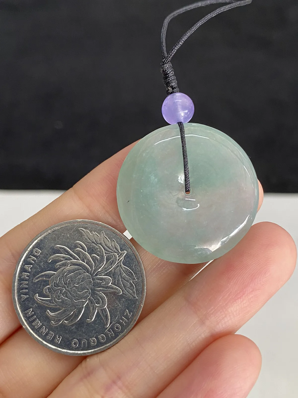 翡翠冰糯种淡绿色平安扣，配珠未测