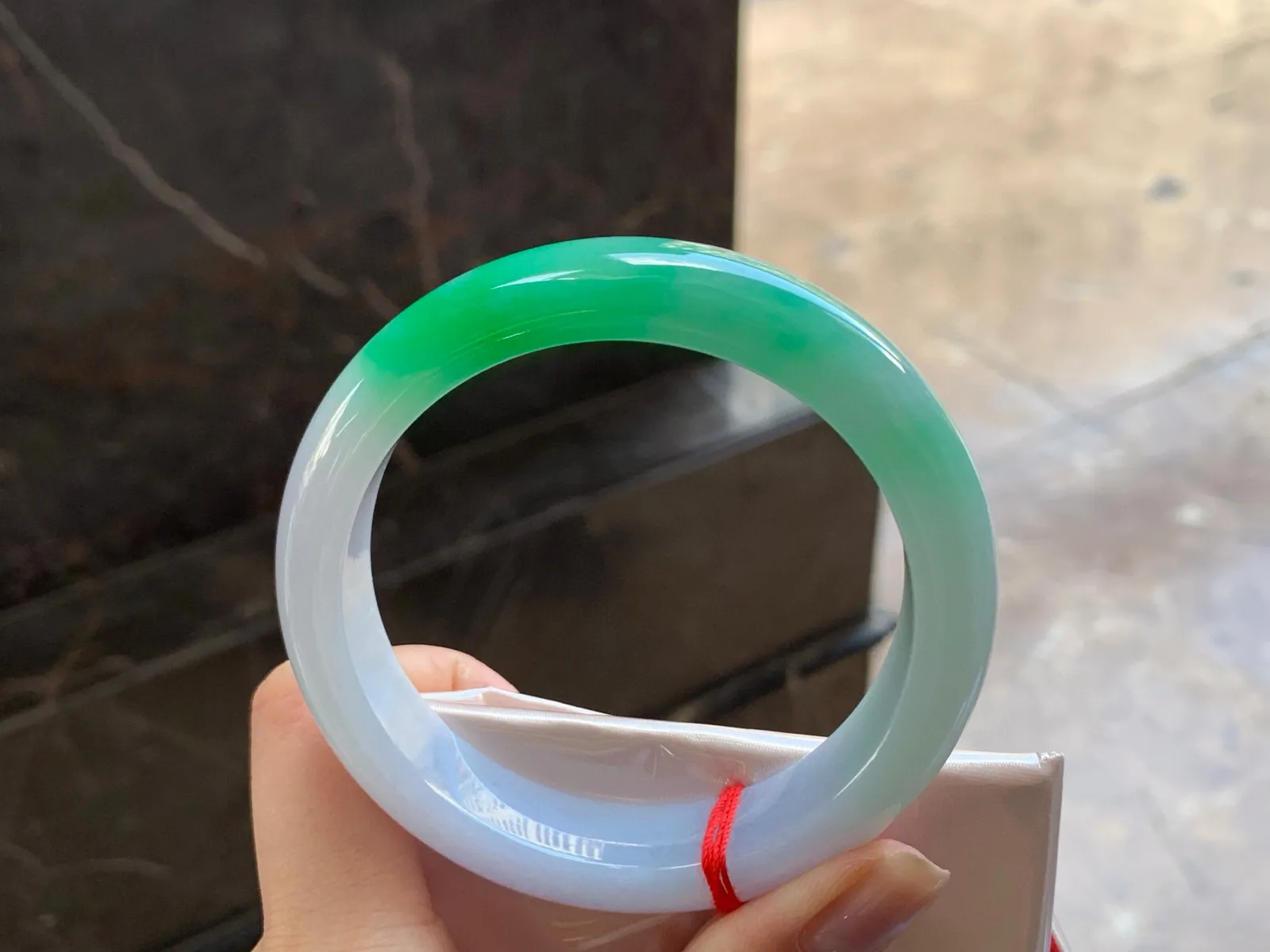 阳绿手镯
细腻56.6/13.5/8.8mm