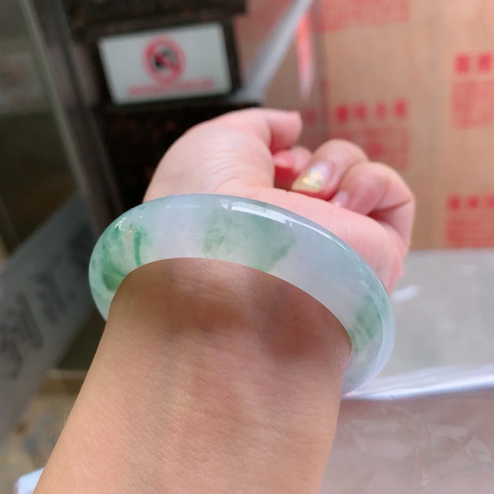 正圈冰绿花淡淡紫 无瑕 尺寸:52.5/12.9/8版型漂亮 🥰🥰