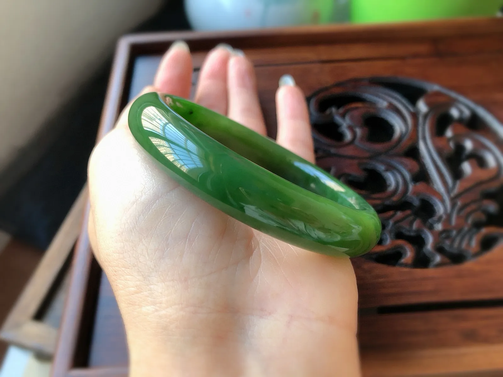 圈口59 天然和田玉 碧玉手镯，超美老菠菜绿，色匀，质地油润，  尺寸12.7*9.3