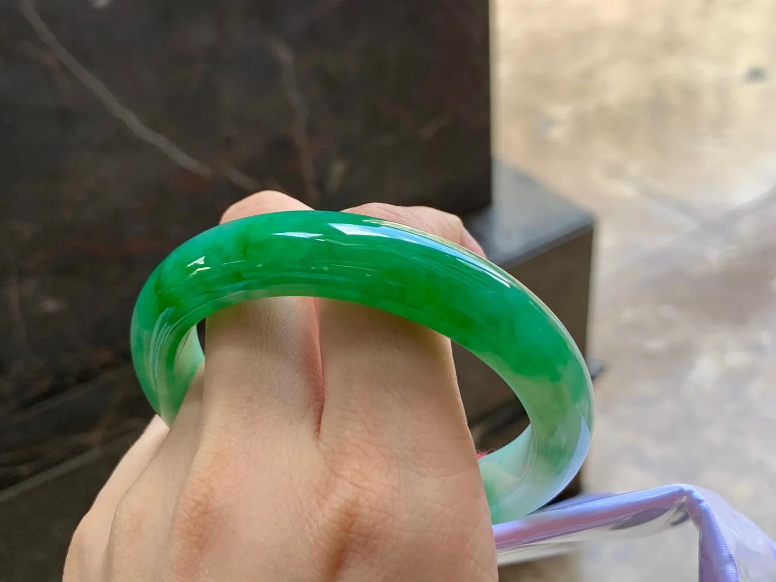 辣绿手镯
颜色漂亮 57.8/12.2/8.8mm