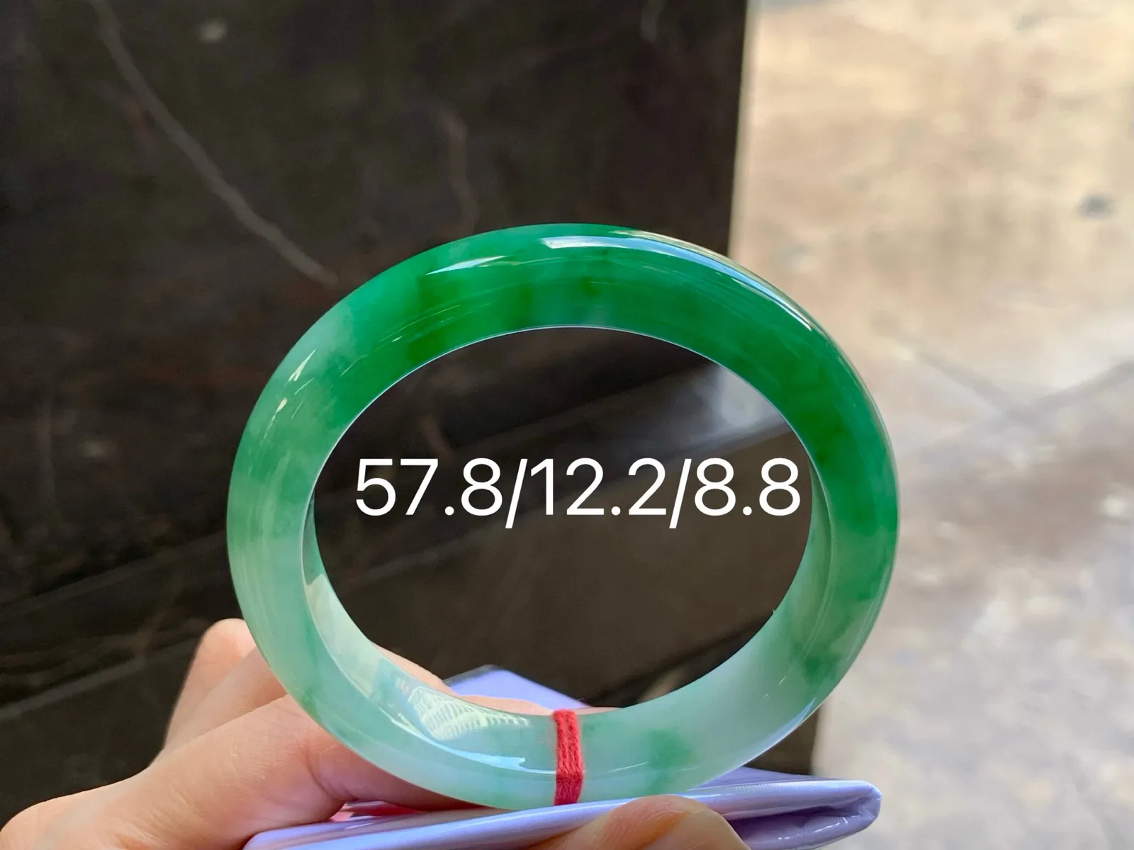 辣绿手镯
颜色漂亮 57.8/12.2/8.8mm