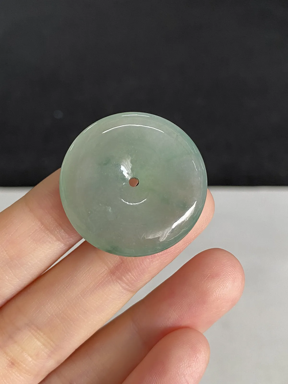 翡翠冰糯种淡绿色平安扣