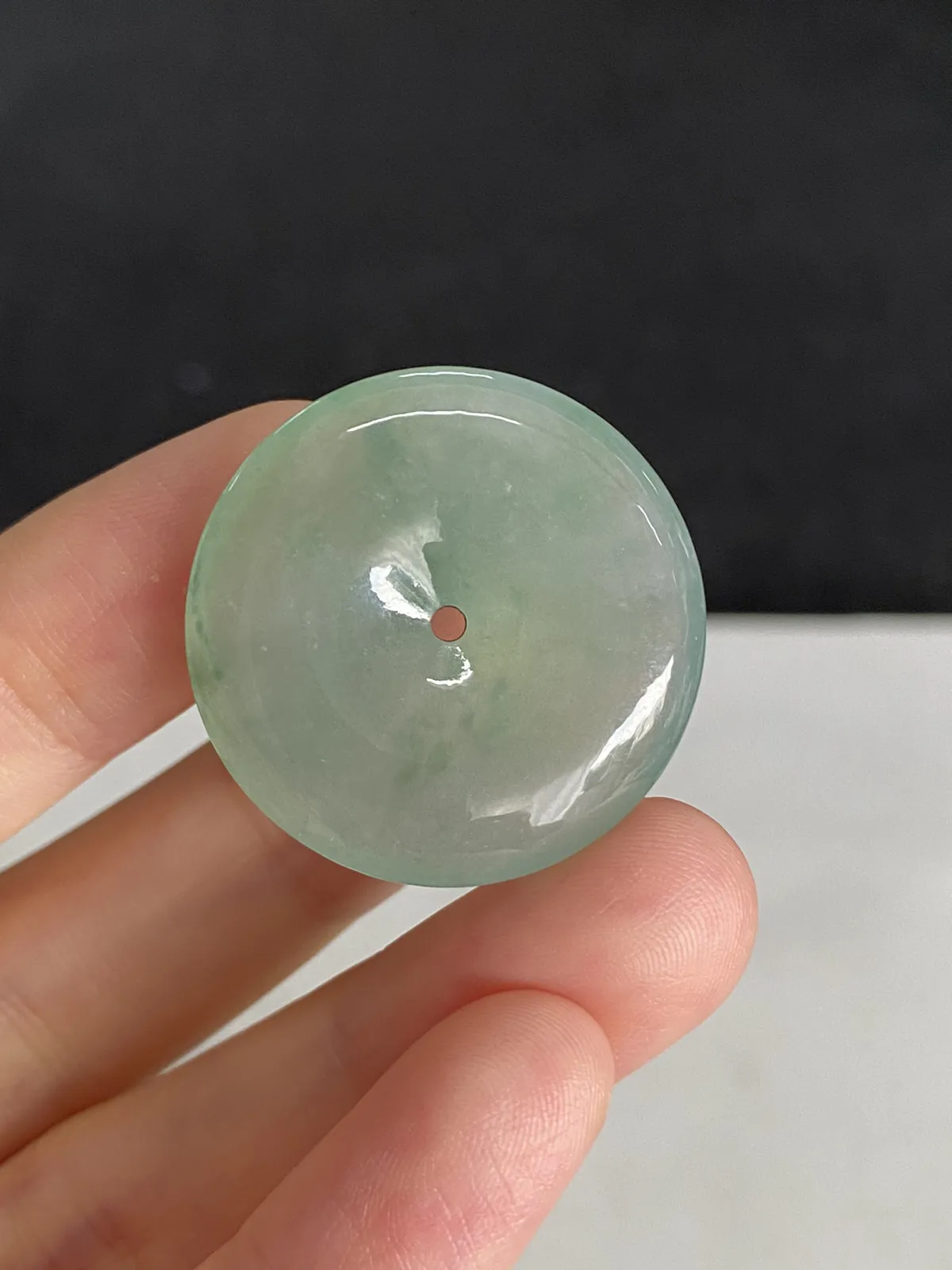 翡翠冰糯种淡绿色平安扣