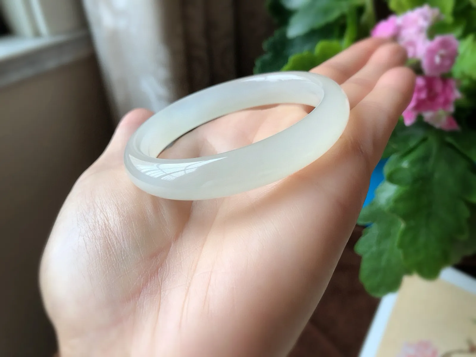圈口54.2 天然白玉和田玉老坑一级白，超冰底，油润，柔和尺寸11.2*7.5