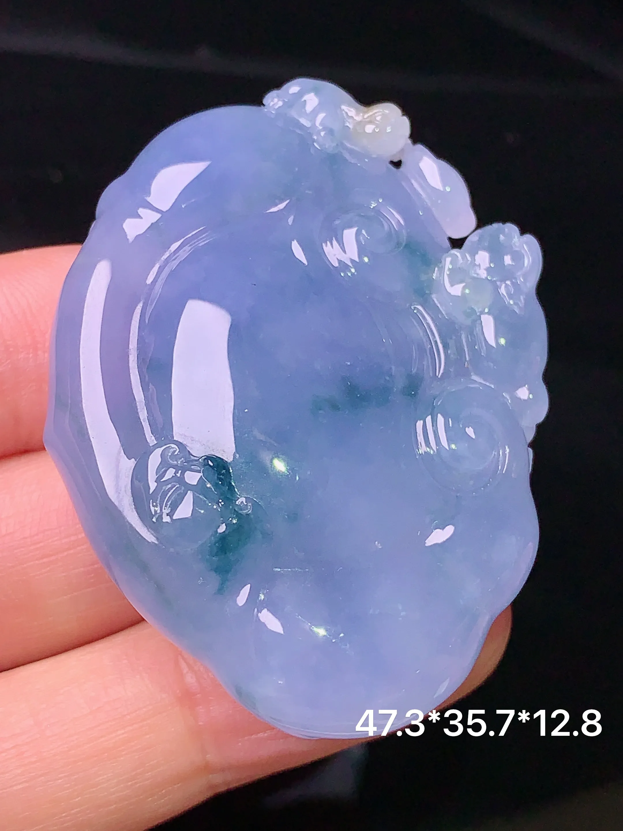紫罗兰如意吊坠 玉质细腻 色泽艳丽 整体尺寸47.335.7*12.8