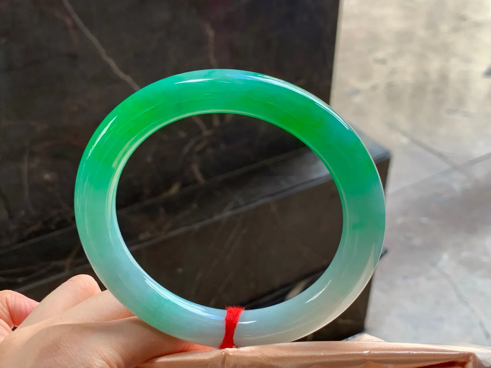 阳绿大圈福镯
细腻70/12.2/12.4mm