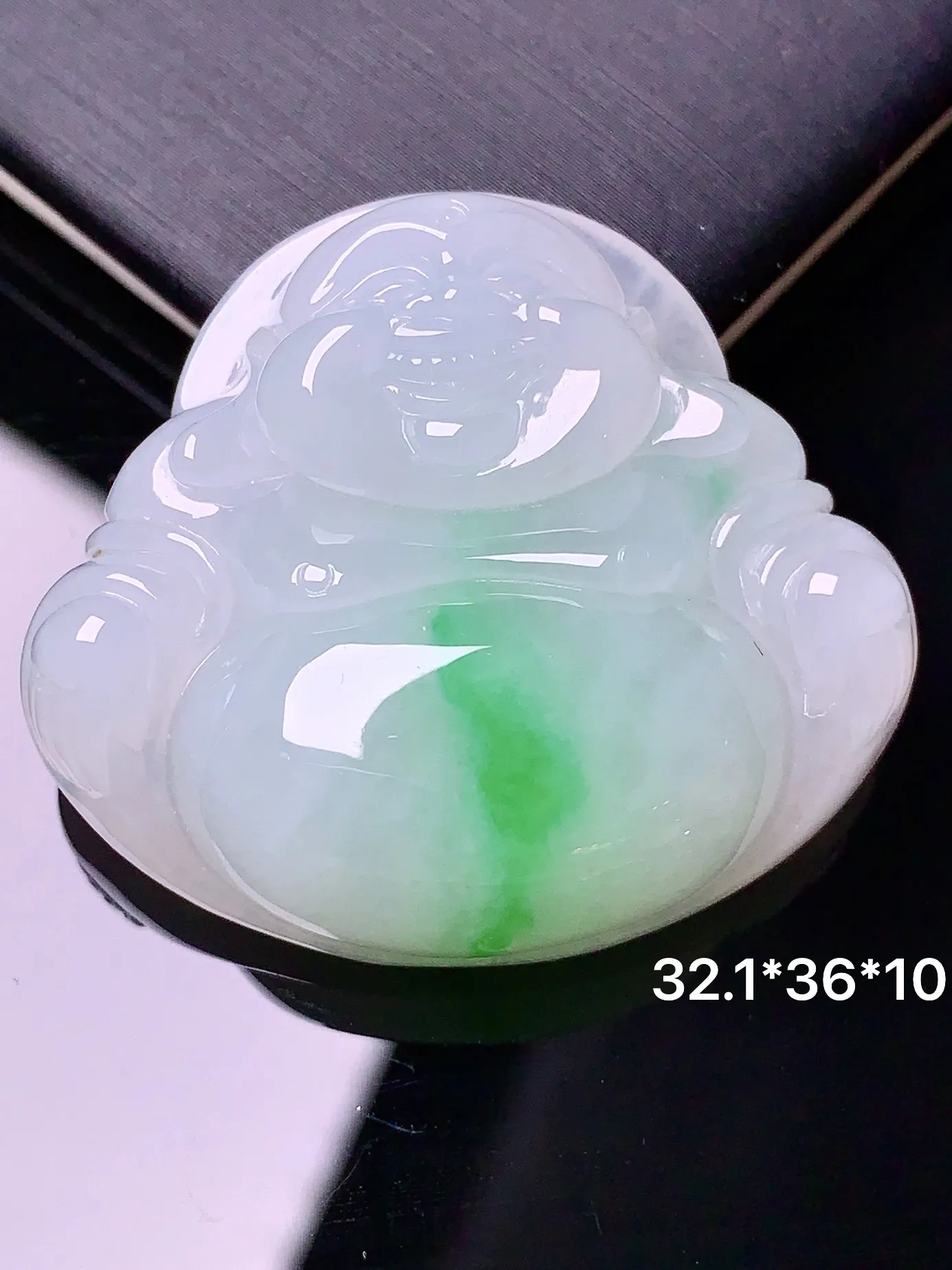 飘绿佛公吊坠 玉质细腻 色泽艳丽 整体尺寸32.1*36*10