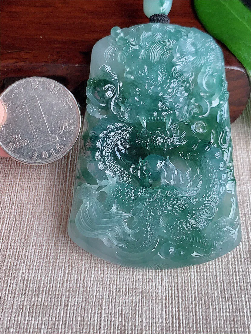 a货翡翠老坑冰种飘花龙牌吊坠 尺寸70.3×46×11mm 重量75.07g 0703