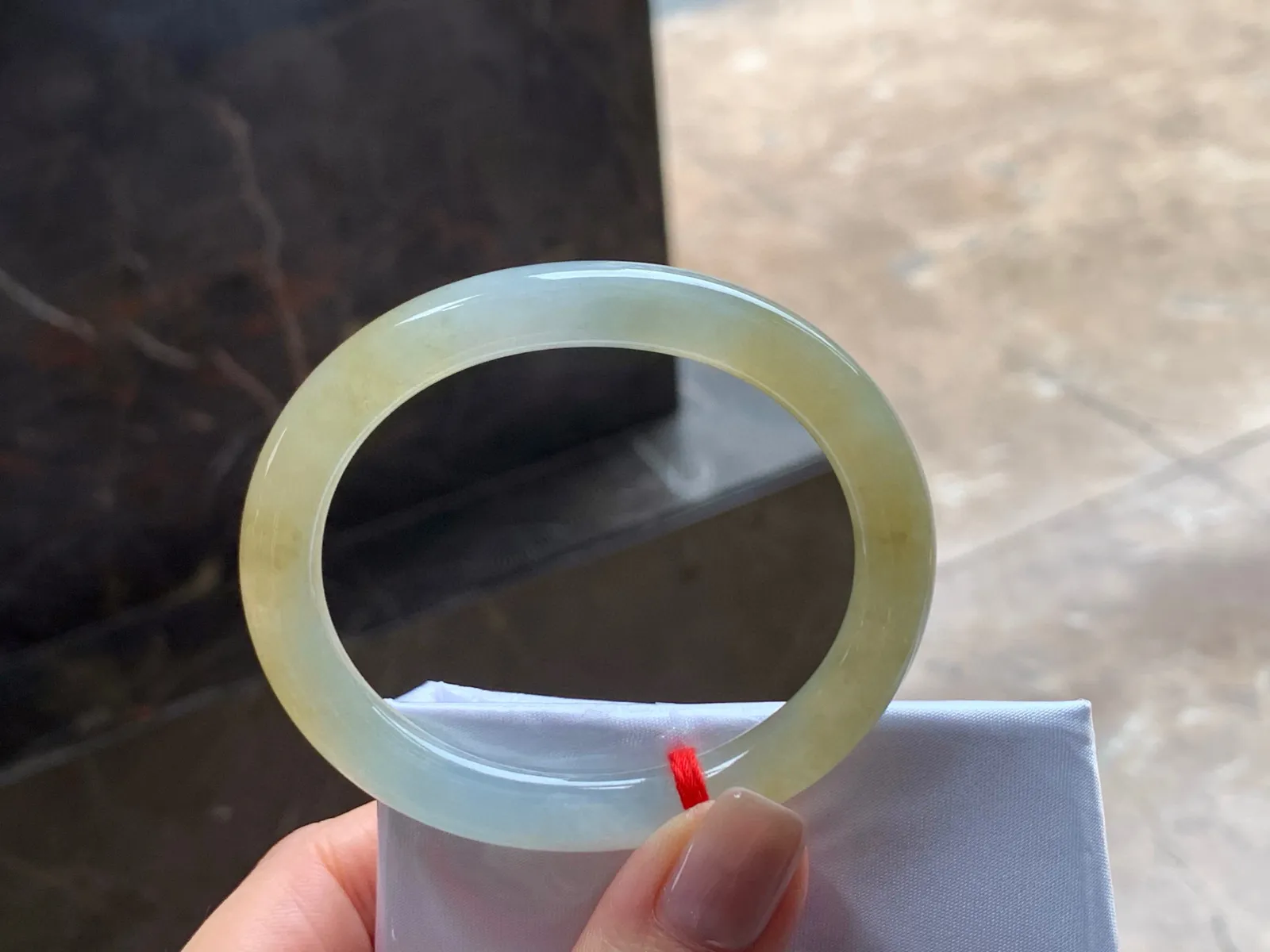 冰黄细圆条贵妃镯
种好独特 52/9/7.8mm