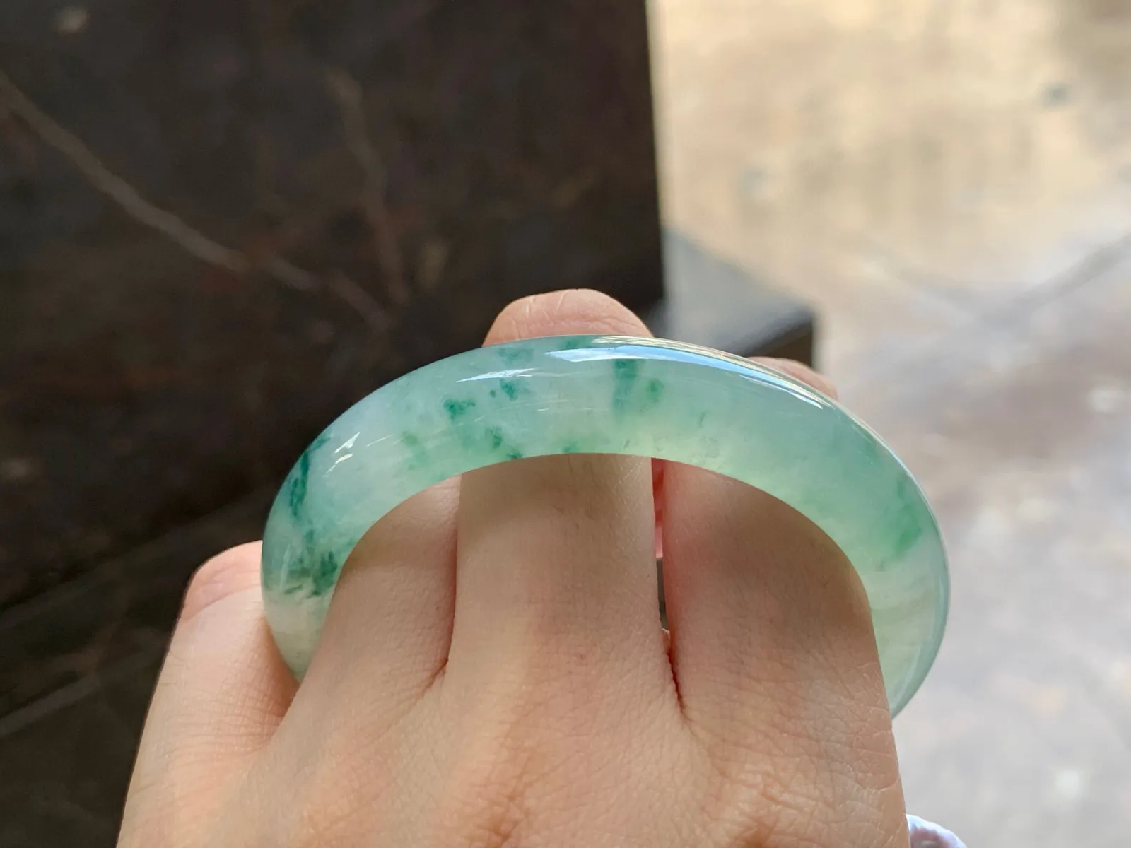 冰飘花手镯
清爽52.4/10.7/8mm