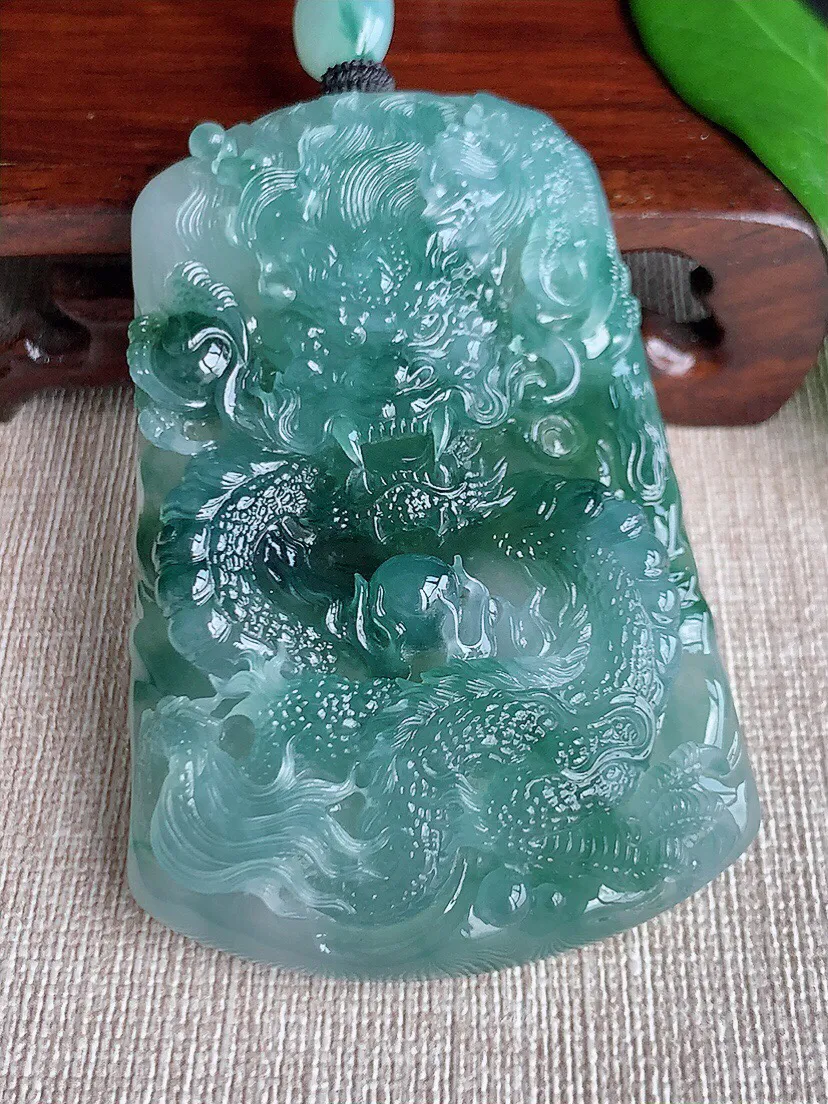 a货翡翠老坑冰种飘花龙牌吊坠 尺寸70.3×46×11mm 重量75.07g 0703