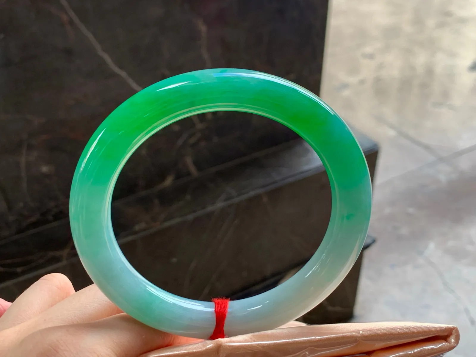 阳绿大圈福镯
细腻70/12.2/12.4mm