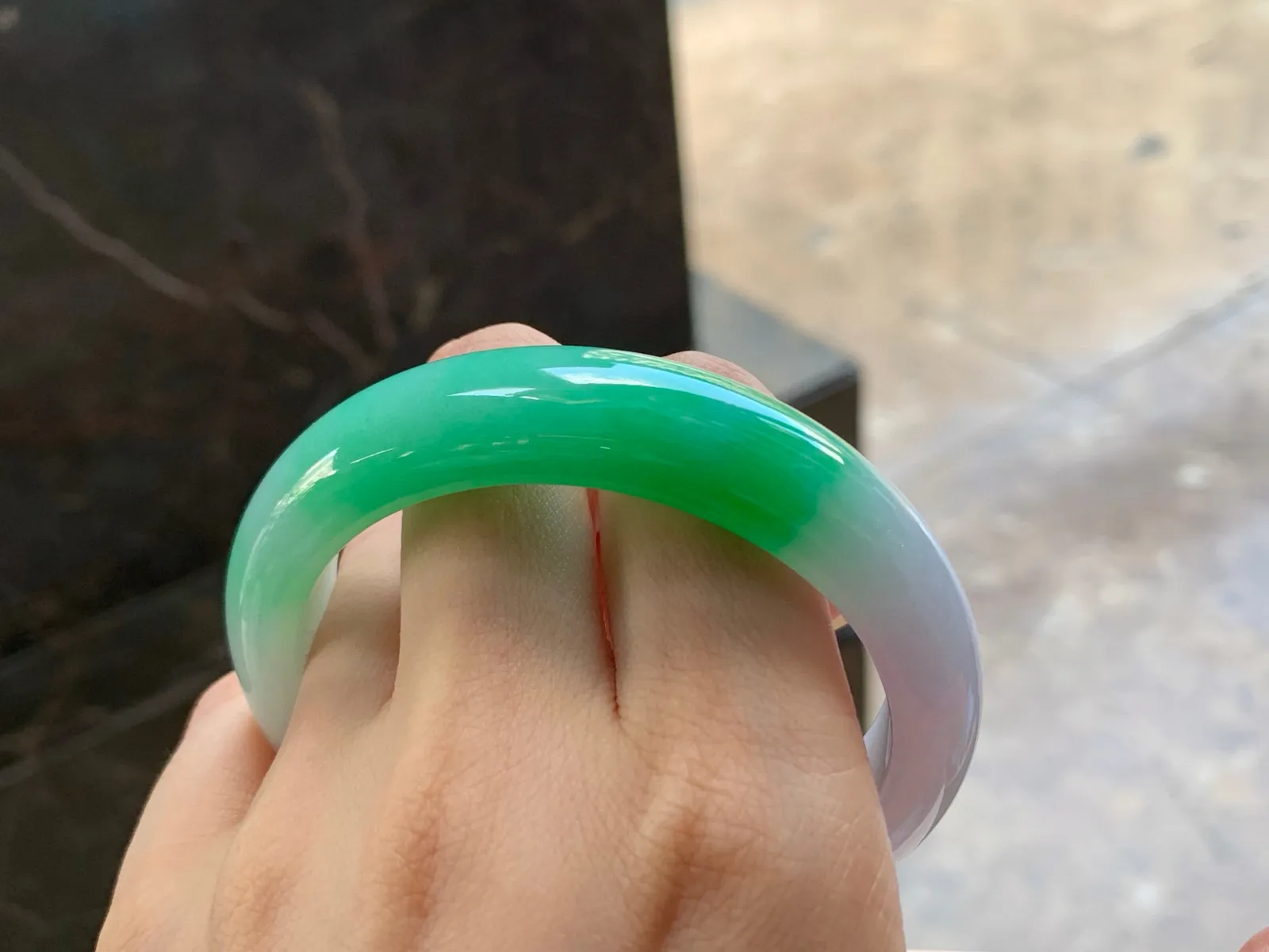 阳绿手镯
细腻56.6/13.5/8.8mm