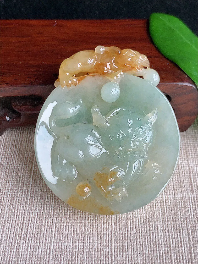 a货翡翠老坑冰种飘黄翡招财貔貅吊坠 尺寸54.5×46.2×12.5mm 重量57.93g 0703