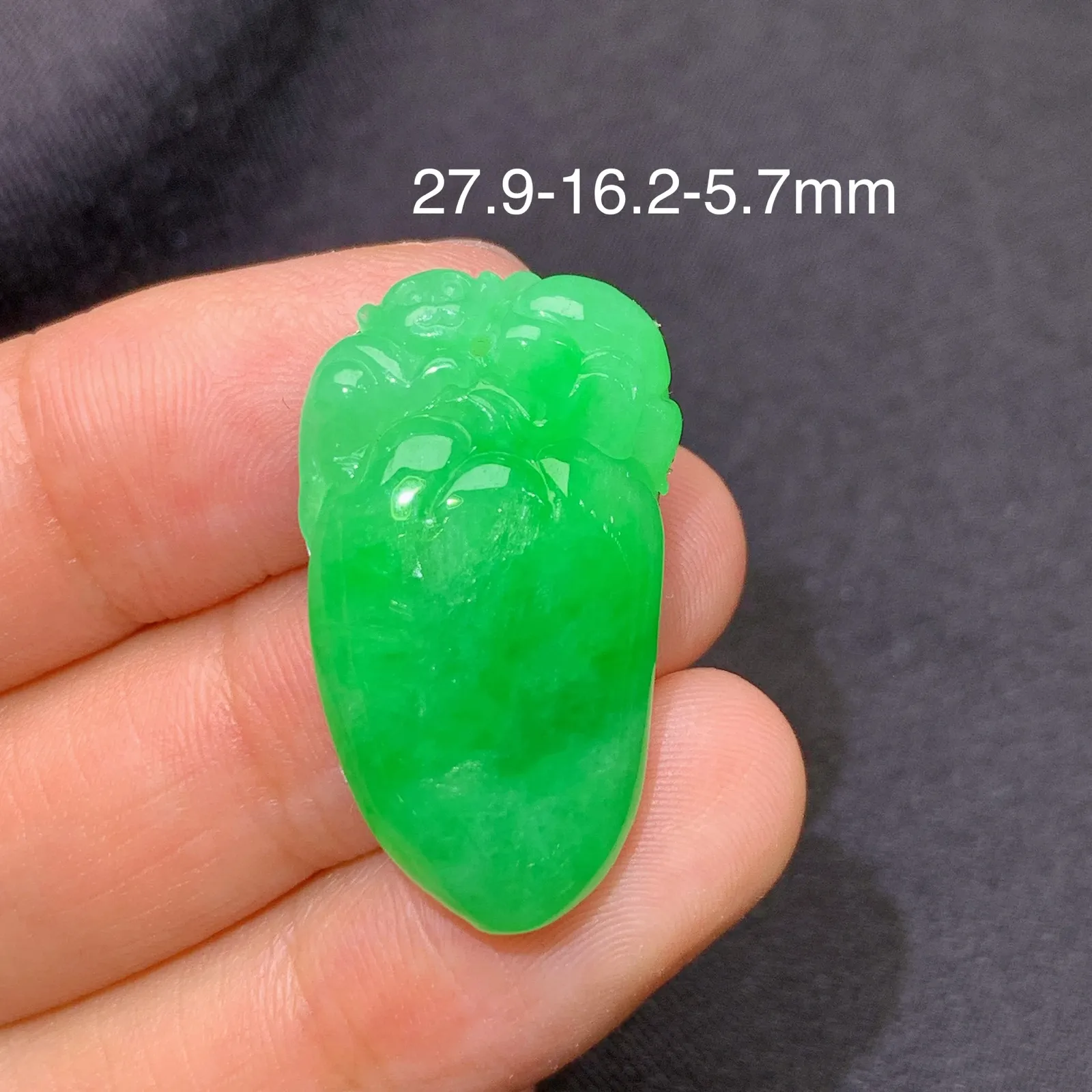 阳绿寿桃，灵猴献瑞，镶嵌佳品，冰润色阳，种水足 尺寸27.9*16.2*5.7