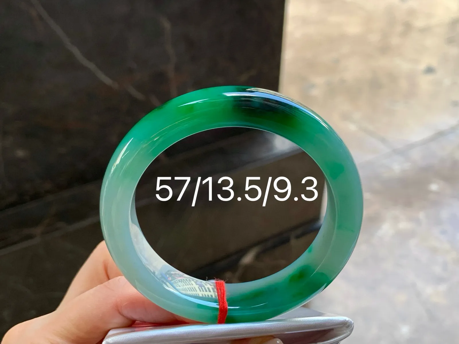带色手镯
细腻57/13.5/9.3mm