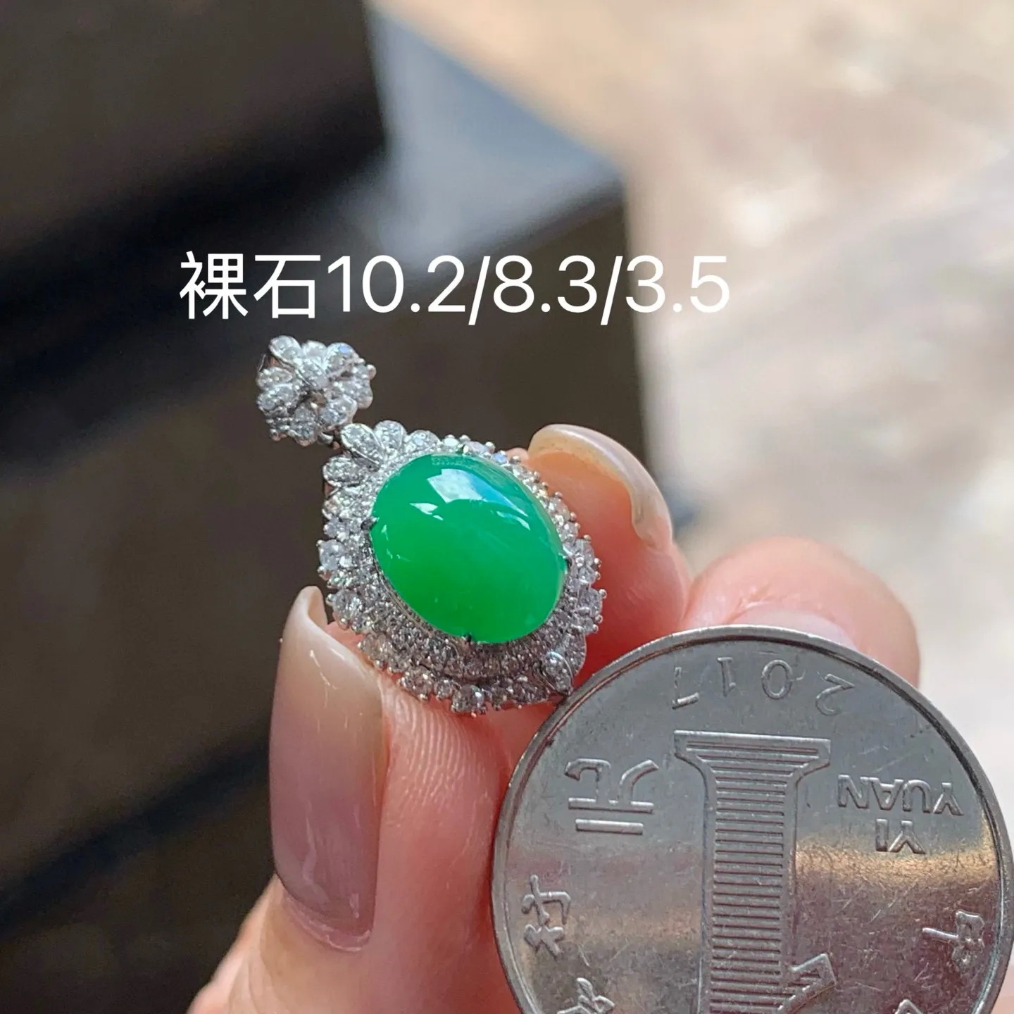 满色挂坠
真金镶嵌 精致