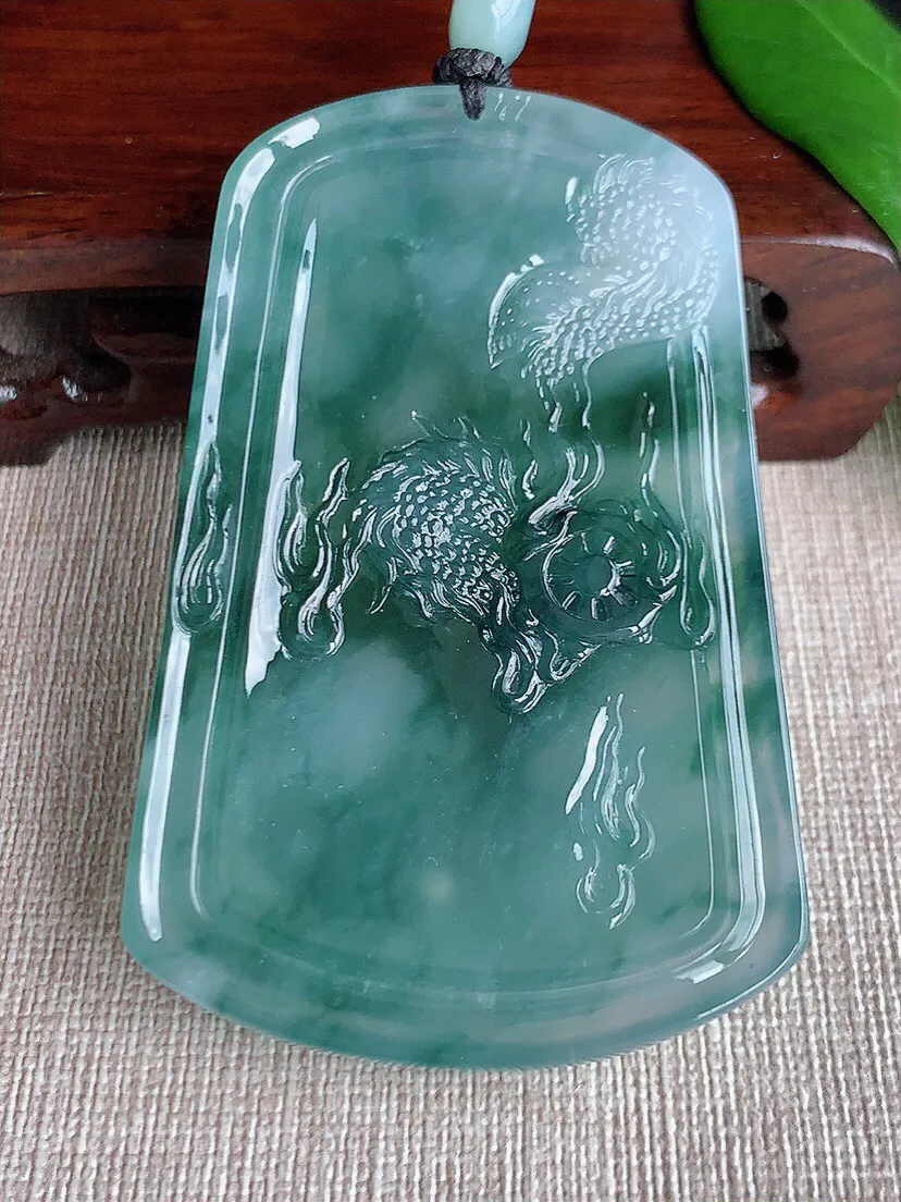 a货翡翠老坑冰种飘花龙牌吊坠 尺寸70.3×46×11mm 重量75.07g 0703