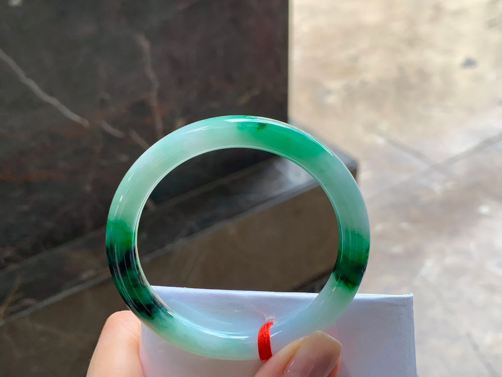 带色细圆条手镯
细腻清爽 52.2/8.2/8mm