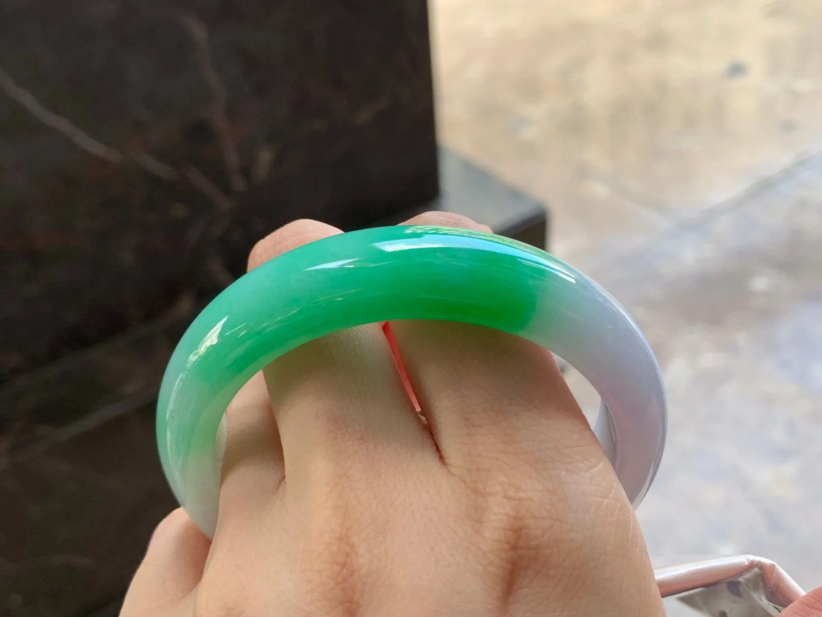 阳绿手镯
细腻56.6/13.5/8.8mm