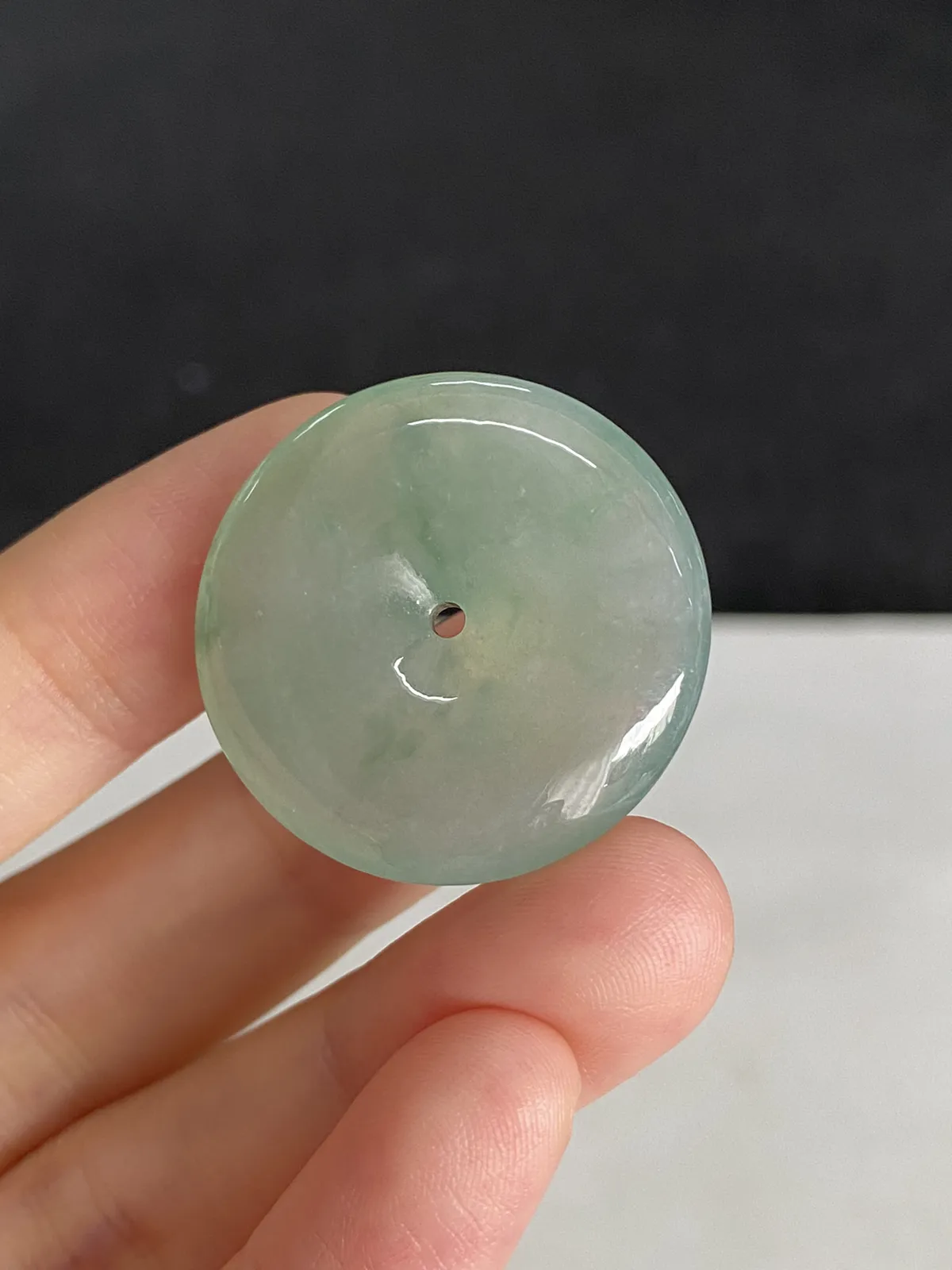 翡翠冰糯种淡绿色平安扣