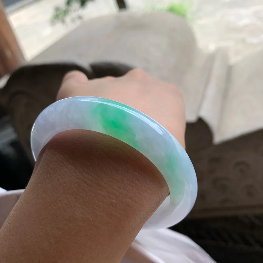 正圈冰糯春彩 无纹裂 尺寸:55.7/12/9.7 水头好 🥰🥰