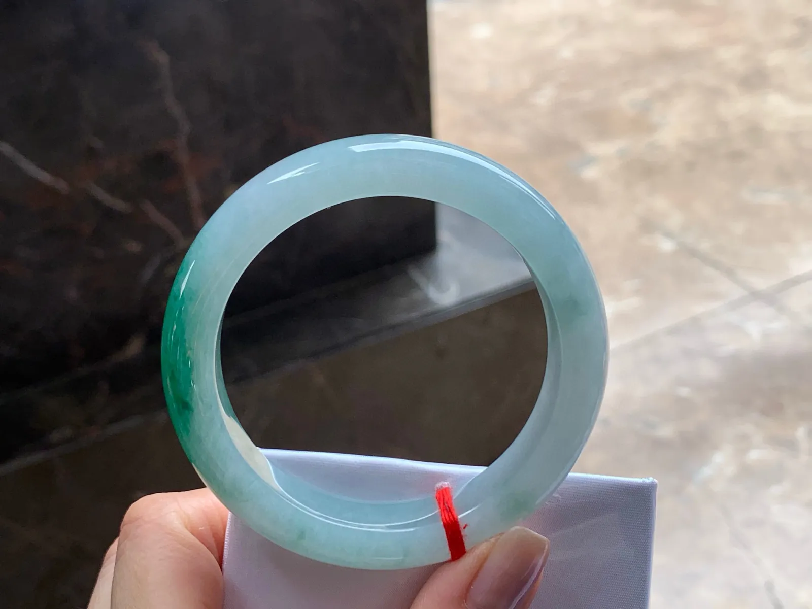 色花手镯
细腻清爽 54.8/12.3/8.9mm