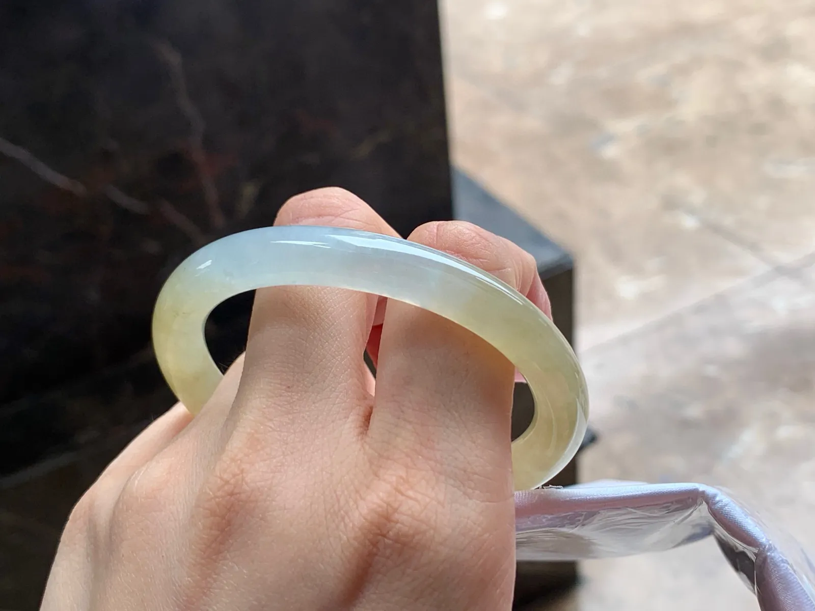 冰黄细圆条贵妃镯
种好独特 52/9/7.8mm