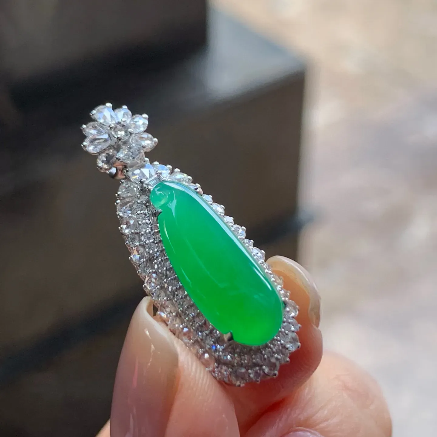 冰种阳绿福瓜
真金镶嵌 精致