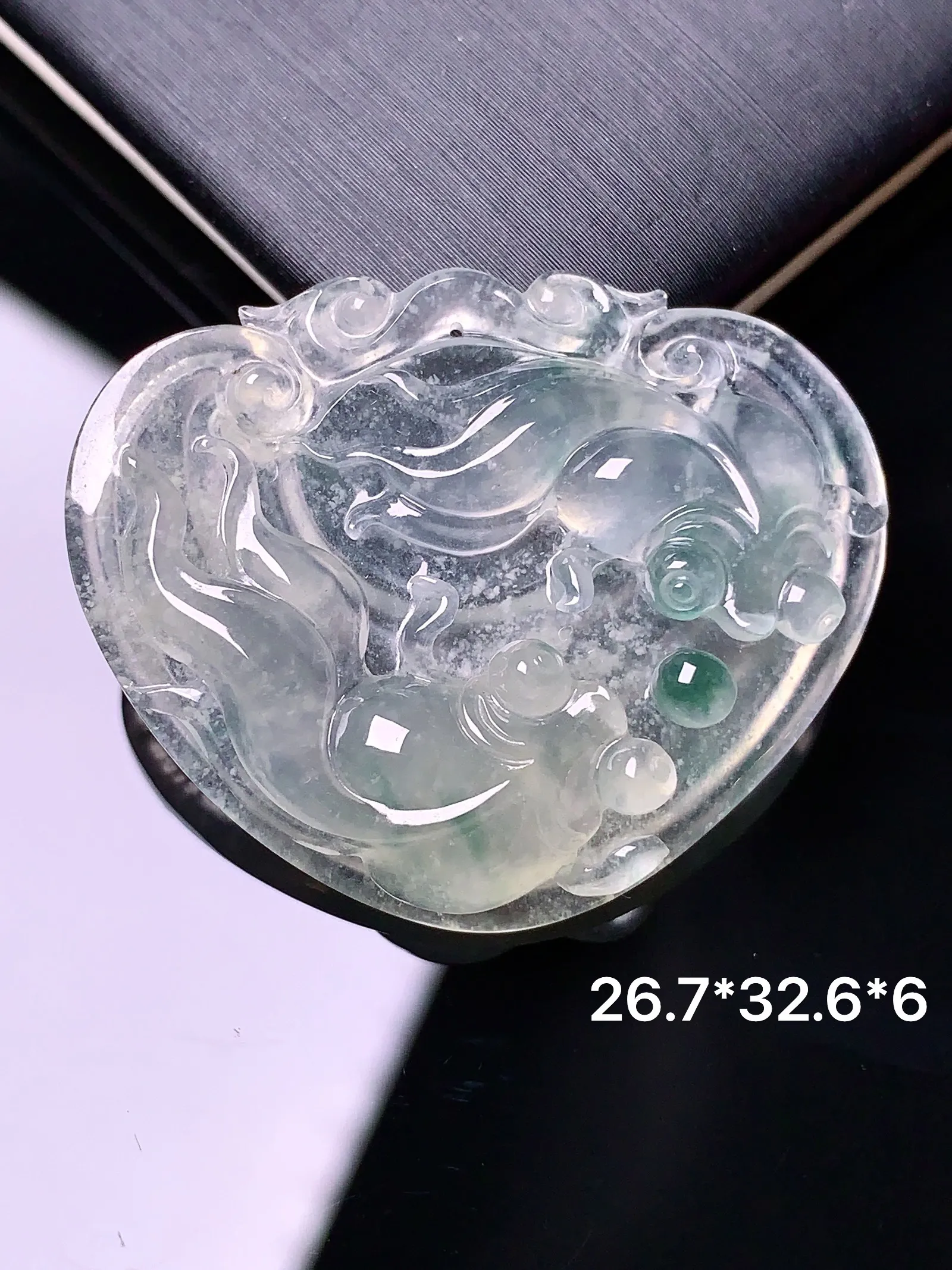 冰种年年有余吊坠 玉质细腻 色泽艳丽 整体尺寸26.7*32.6*6