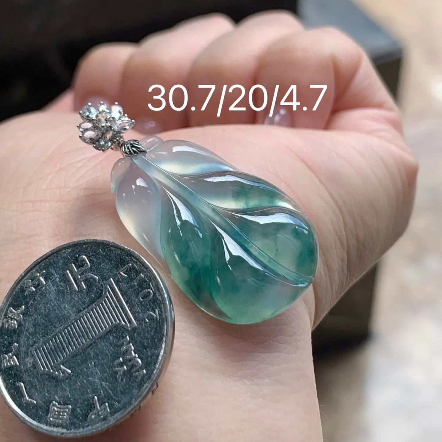 冰种飘花玉叶
清爽 金扣