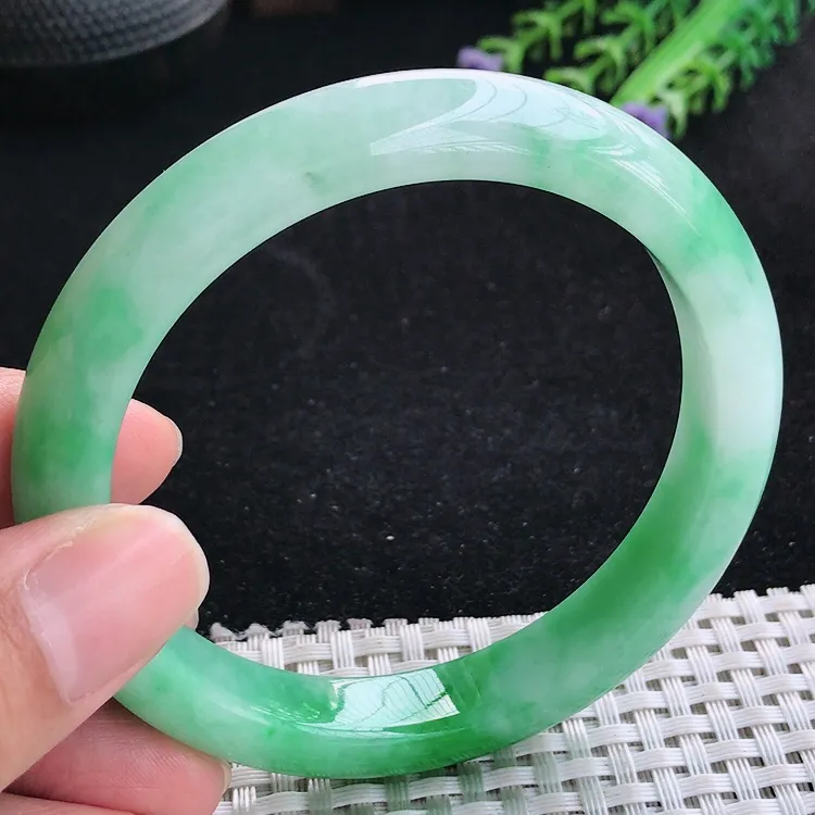 自然光61/11.6/9老坑冰润起胶飘阳绿大圈口手镯翡翠玉镯收藏小圈口美人镯