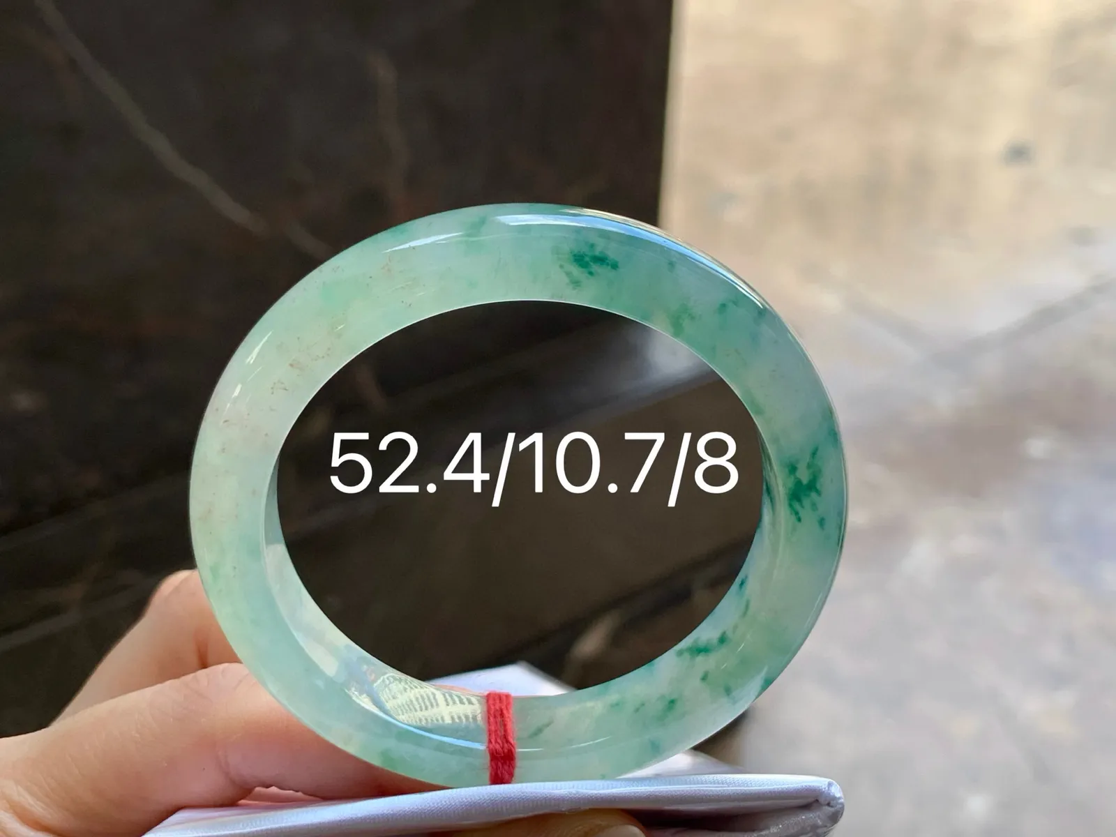 冰飘花手镯
清爽52.4/10.7/8mm