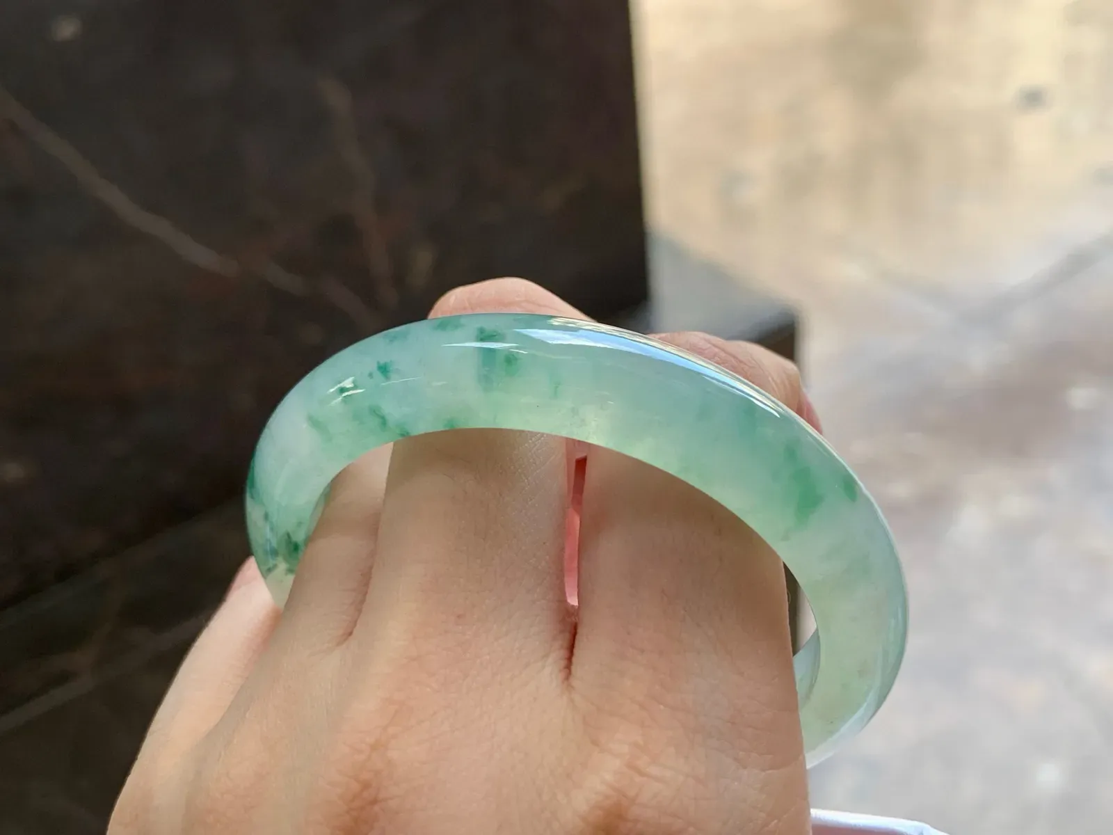 冰飘花手镯
清爽52.4/10.7/8mm
